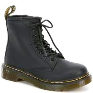 NEVER WORN- Dr. Martens
